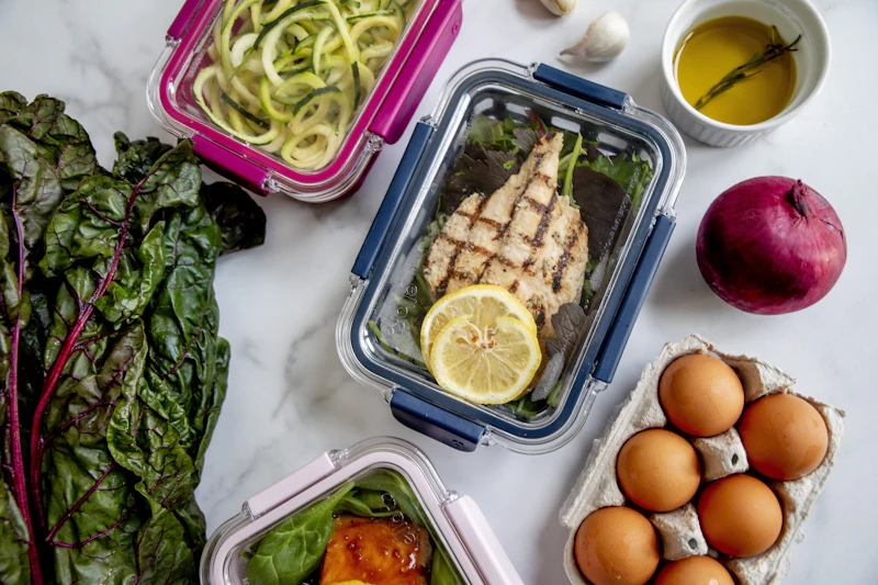 Balanced meals prepared in advance in glass containers
